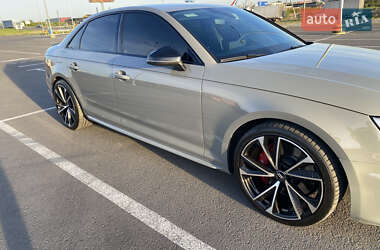 Седан Audi S4 2018 в 
