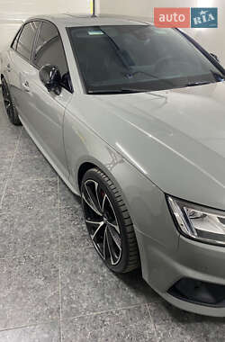 Седан Audi S4 2018 в 