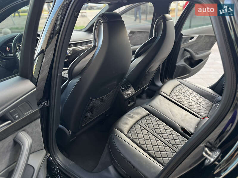 Седан Audi S4 2018 в Киеве