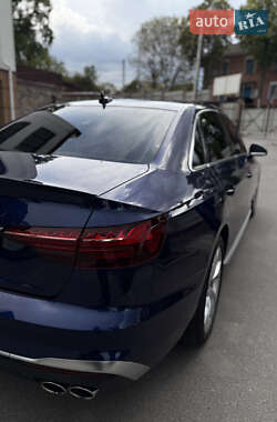 Седан Audi S4 2022 в 