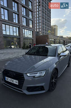 Седан Audi S4 2017 в Дніпрі