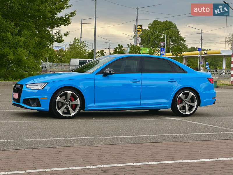Седан Audi S4 2019 в 