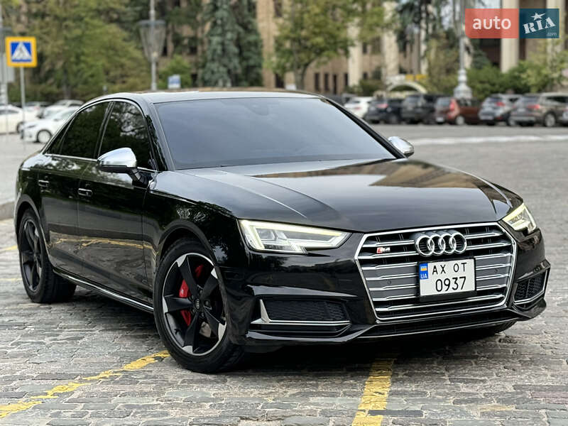 Седан Audi S4 2018 в Харкові