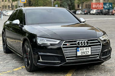Седан Audi S4 2018 в 