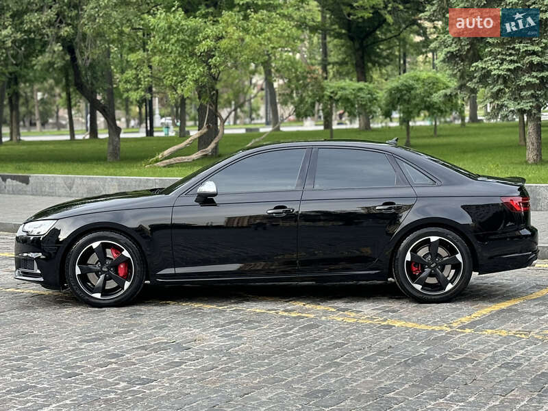 Седан Audi S4 2018 в Харкові