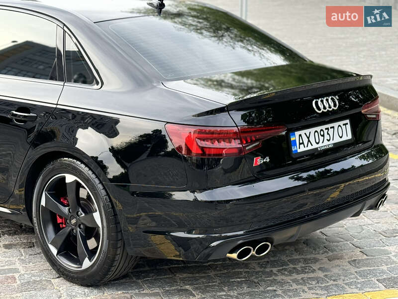 Седан Audi S4 2018 в Харкові
