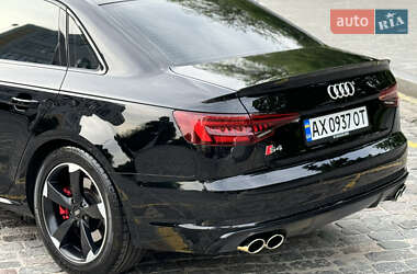 Седан Audi S4 2018 в 