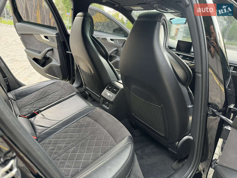 Седан Audi S4 2018 в Харкові