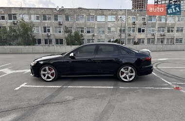 Седан Audi S4 2019 в 