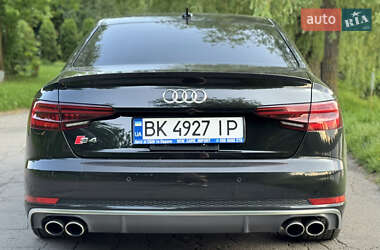 Седан Audi S4 2018 в 