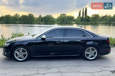 Седан Audi S4 2018 в 