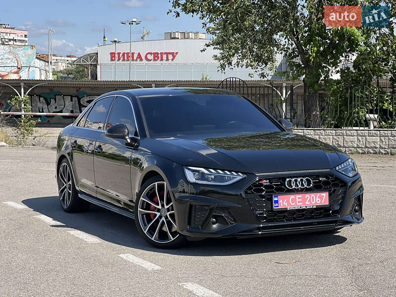 Седан Audi S4 2018 в 