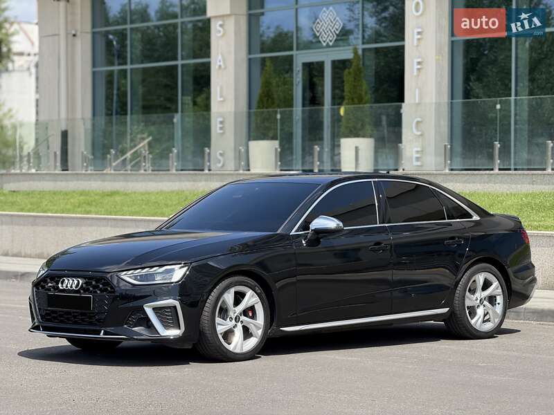 Седан Audi S4 2022 в Дніпрі