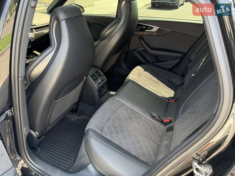 Седан Audi S4 2022 в Дніпрі