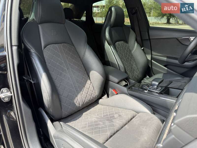 Седан Audi S4 2022 в Дніпрі