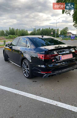 Седан Audi S4 2018 в 
