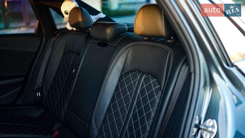 Седан Audi S4 2020 в Львове