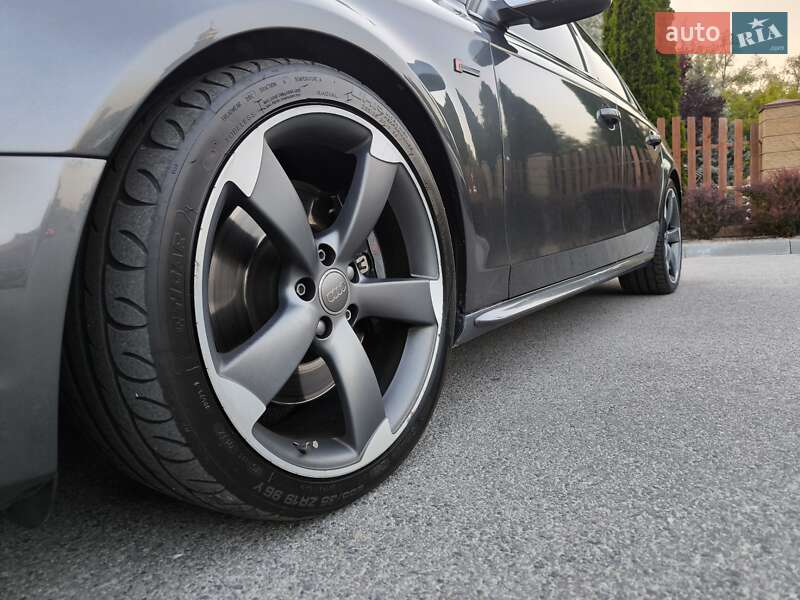 Седан Audi S4 2014 в Дніпрі