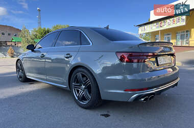 Седан Audi S4 2018 в 