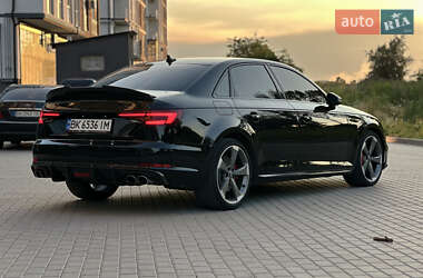 Седан Audi S4 2018 в 