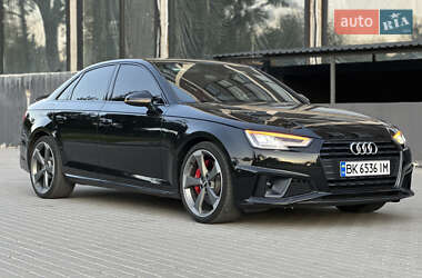 Седан Audi S4 2018 в 