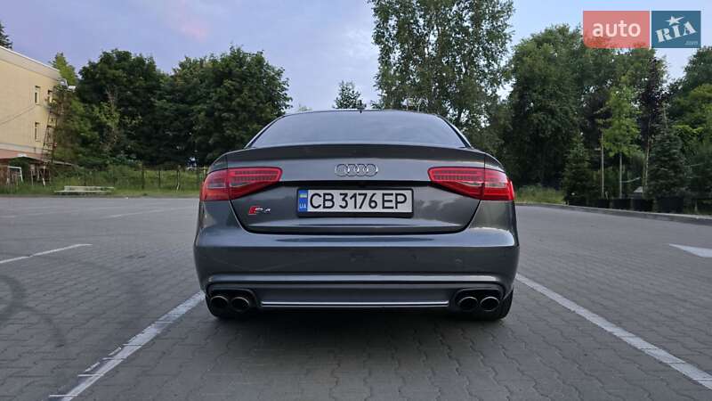 Седан Audi S4 2014 в Чернігові