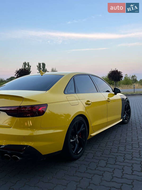 Седан Audi S4 2020 в Коломые