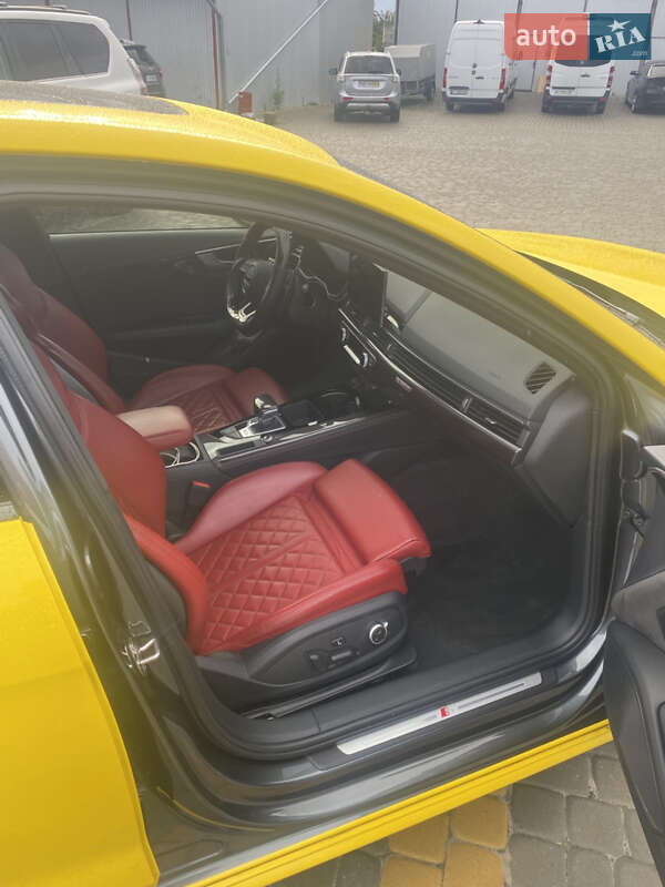Седан Audi S4 2020 в Коломые