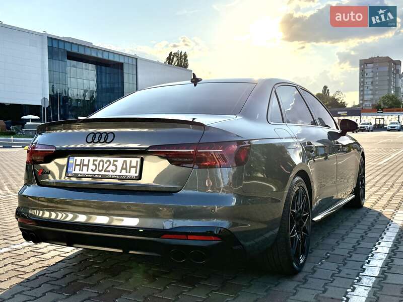 Седан Audi S4 2023 в Одесі