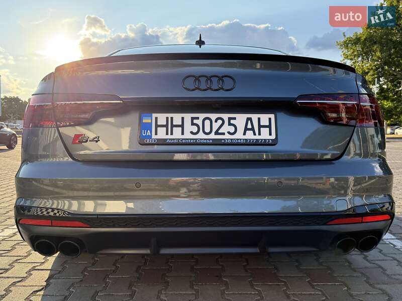 Седан Audi S4 2023 в Одесі