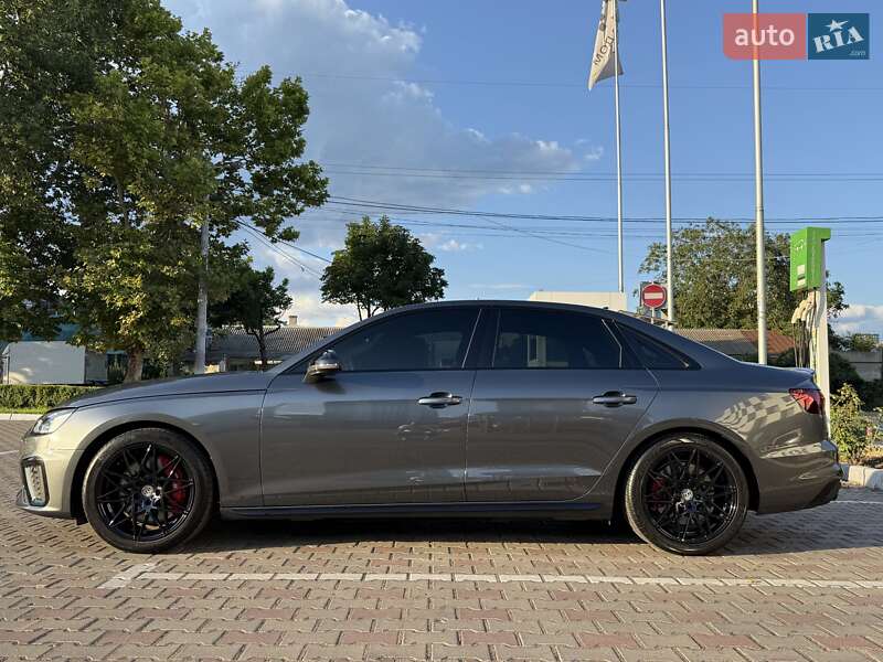 Седан Audi S4 2023 в Одесі