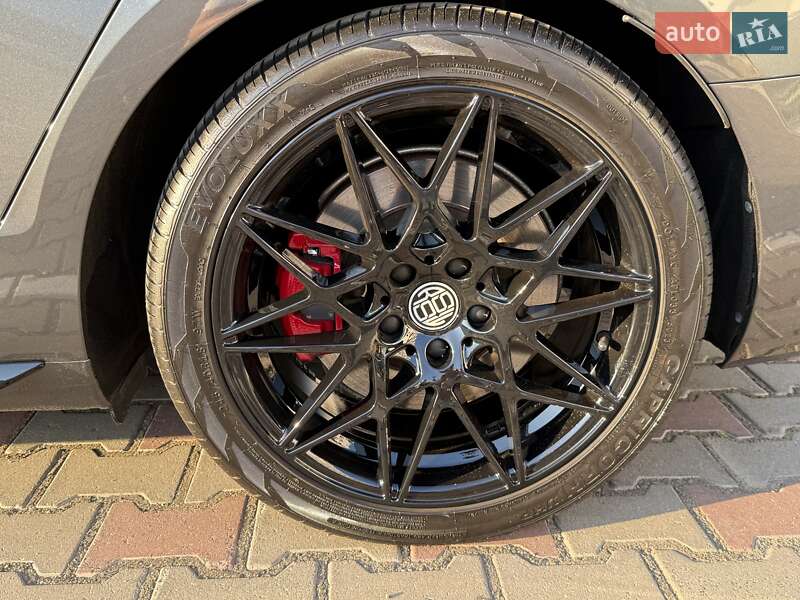 Седан Audi S4 2023 в Одесі