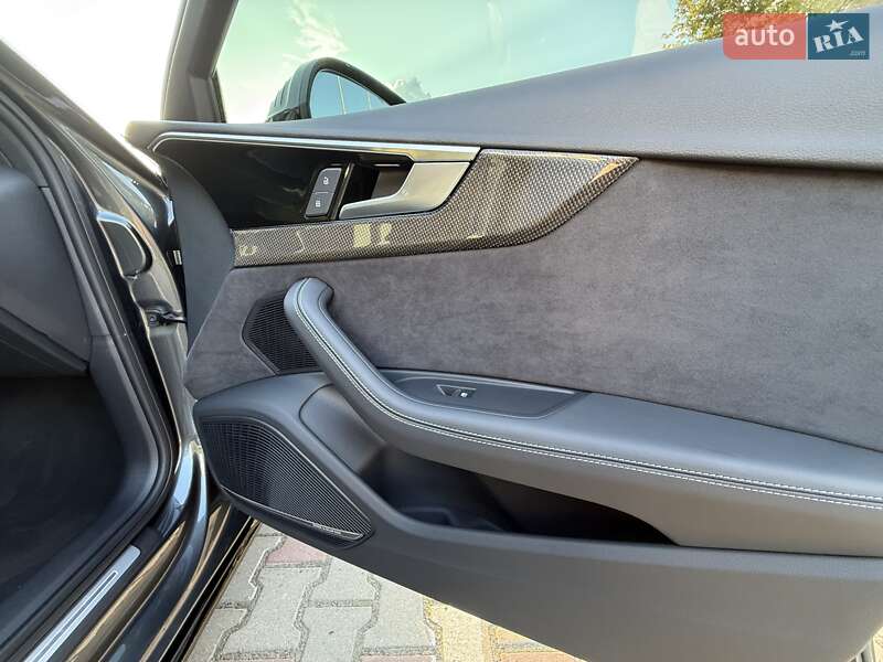 Седан Audi S4 2023 в Одесі