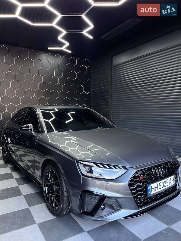 Седан Audi S4 2023 в Одесі