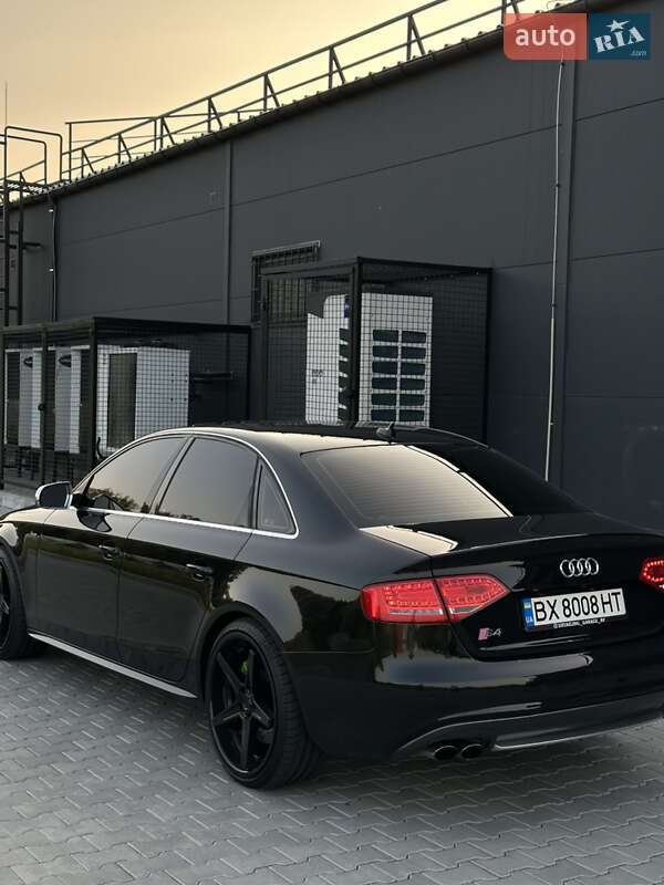 Седан Audi S4 2010 в Хмельницком