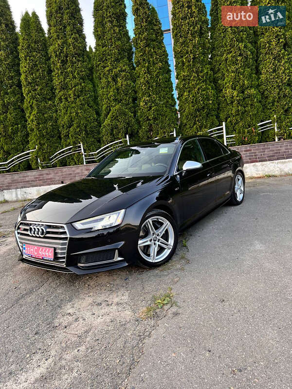 Седан Audi S4 2018 в Луцке