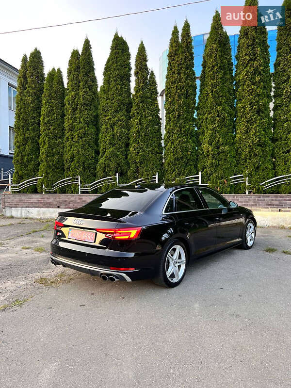 Седан Audi S4 2018 в Луцке
