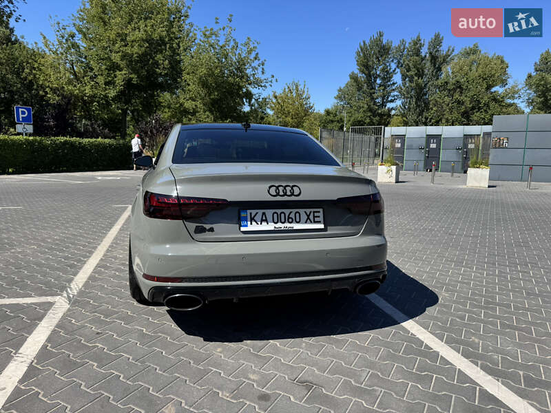 Седан Audi S4 2018 в Киеве