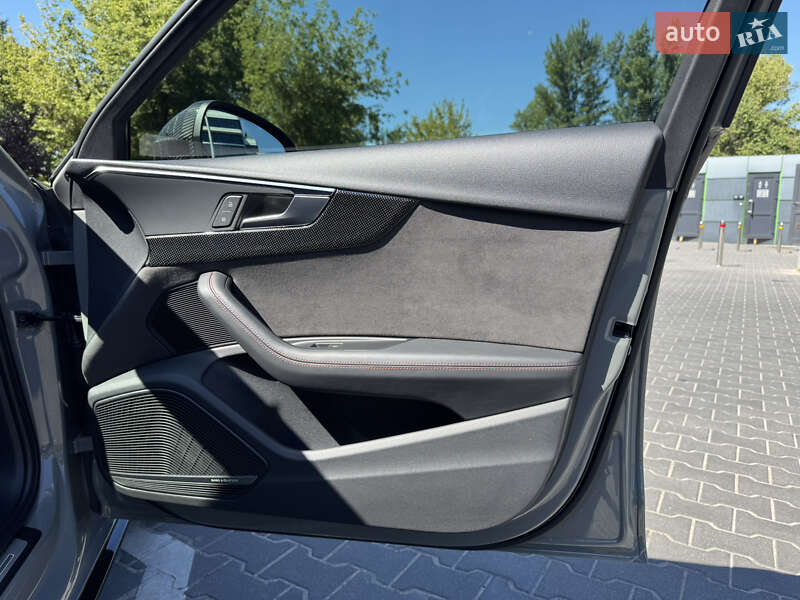 Седан Audi S4 2018 в Киеве