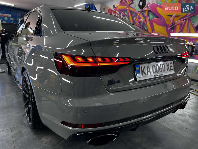 Седан Audi S4 2018 в Киеве