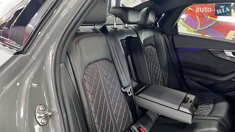 Седан Audi S4 2018 в Киеве