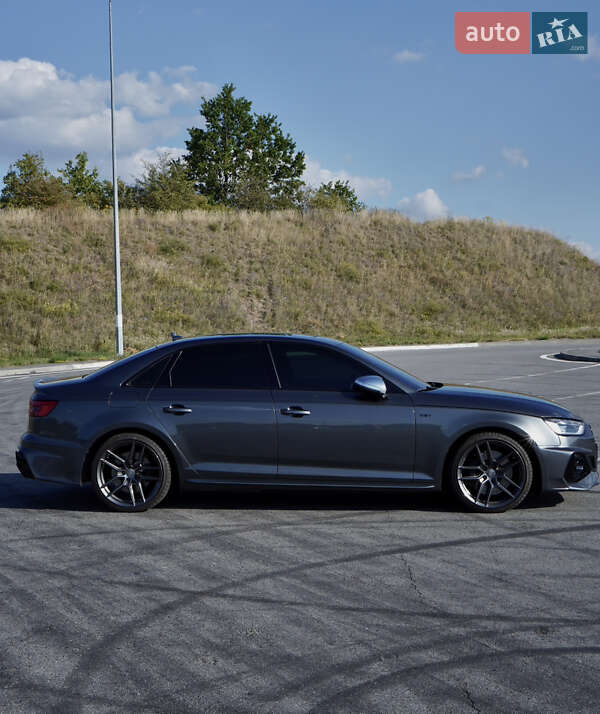 Седан Audi S4 2017 в Полтаве