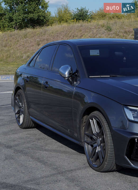 Седан Audi S4 2017 в Полтаве