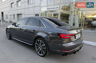 Седан Audi S4 2018 в 