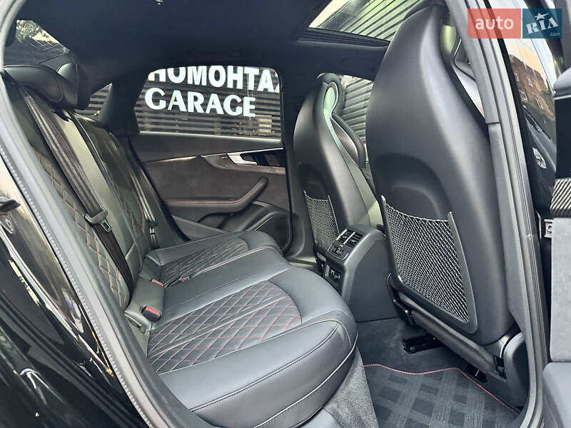 Седан Audi S4 2022 в Киеве