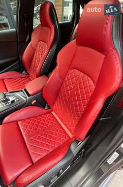 Седан Audi S4 2019 в 
