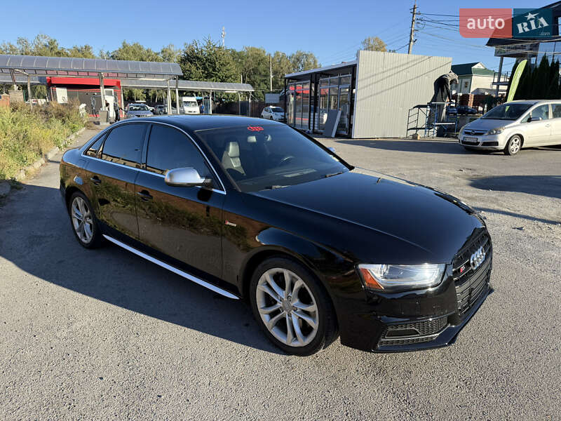 Седан Audi S4 2013 в Ровно