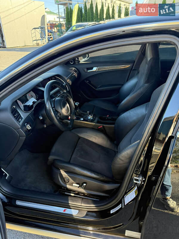 Седан Audi S4 2013 в Ровно