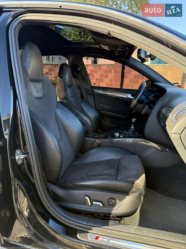 Седан Audi S4 2013 в Ровно