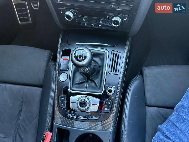Седан Audi S4 2013 в Ровно